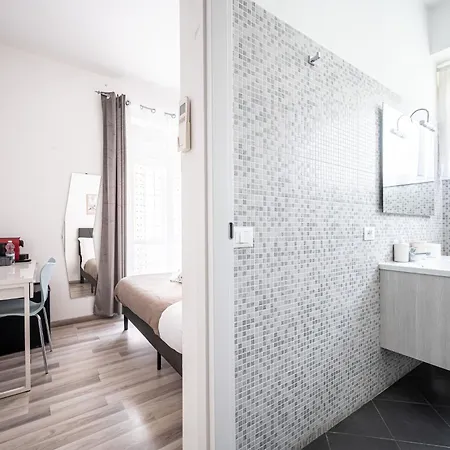 Da Vinci Suite Modern Rooms near Metro Basilica San Paolo